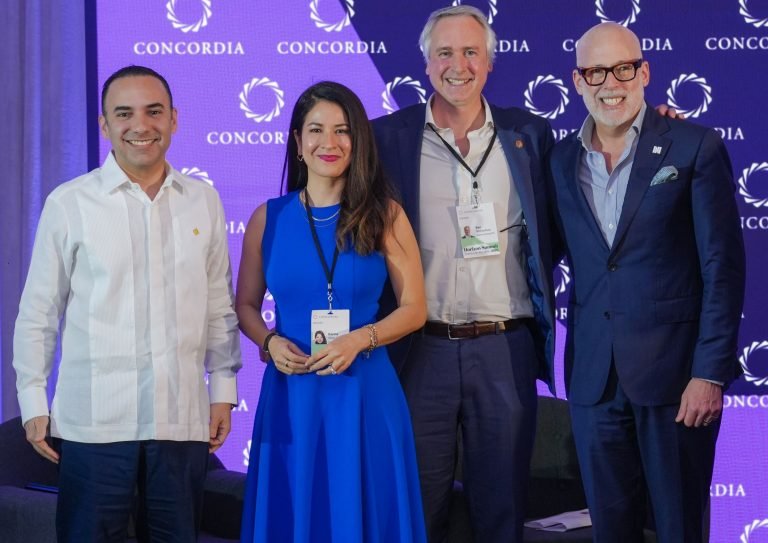 Banco Popular inancia US$600 millones en energía renovable 3 Francisco Garcia Karina Chez Ben Richardson Banco Popular inancia US$600 millones en energía renovable