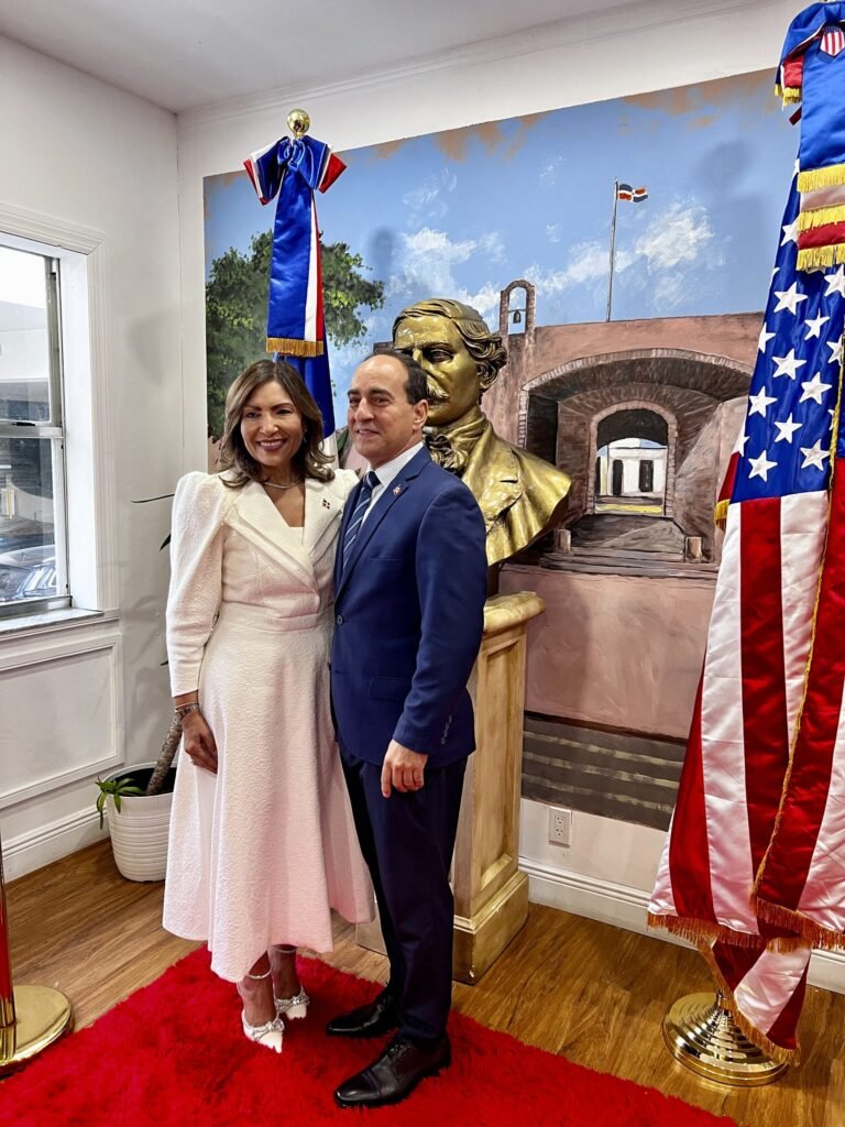Geanilda Vasquez y Gilberto Minaya Emotiva ceremonia traspaso Consular RD en Miami deja claro continuidad trabajo en favor diáspora