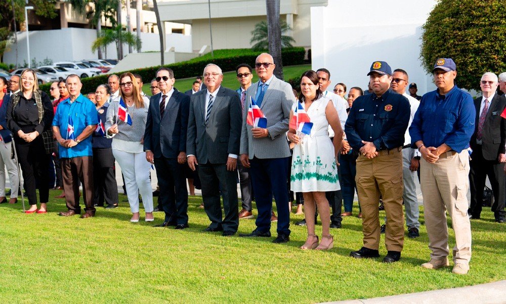 Hugo Montoya PMilciades Franjul y Wagner Paniagua 1 Iglesia de Jesucristo celebra el Mes de la Patria con acto a la Bandera