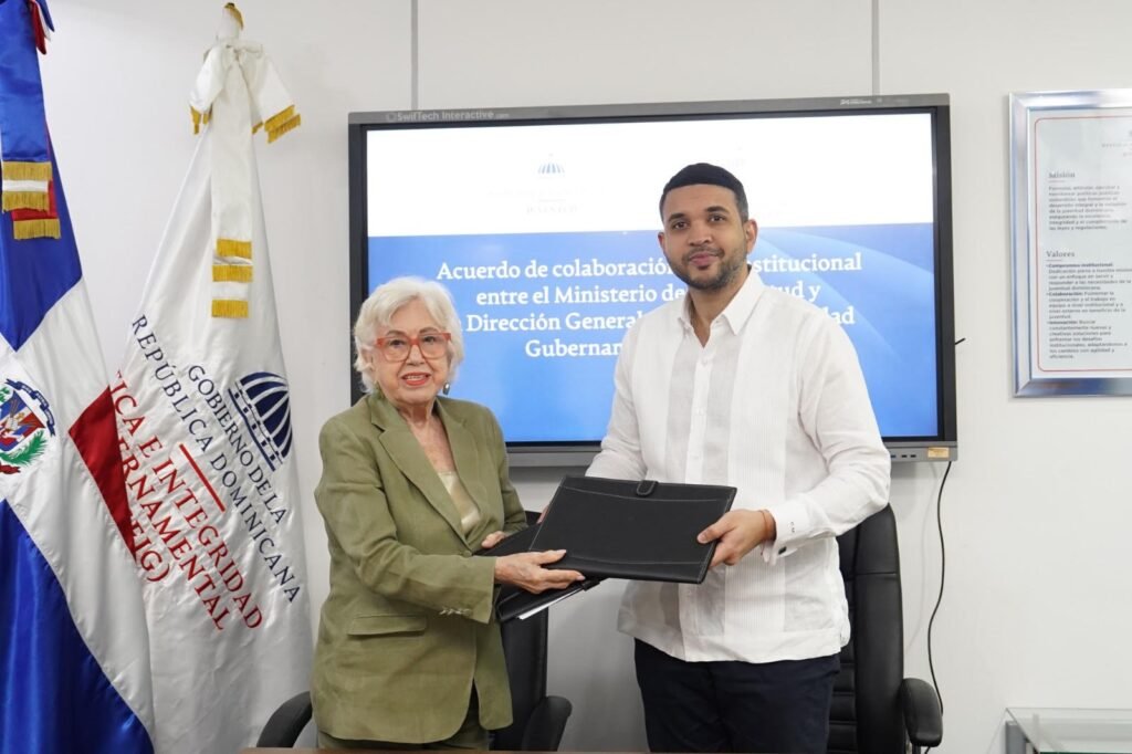 Milagros Ortiz Bosch y Carlos Valdez 1 Digeig y Juventud firman acuerdo para capacitar a jóvenes en ética, integridad y prevención de la corrupción