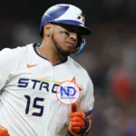 Astros evitan el arbitraje con Isaac Paredes