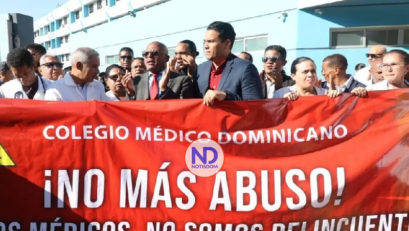 Médicos hicieron protesta este jueves frente a hospital infantil