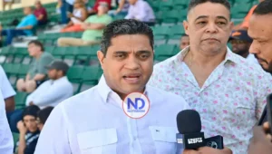 Ministro Kelvin Cruz asiste a Copa Davis y destaca avances de RD en el tenis