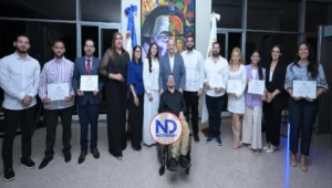 Alcalde de Santiago reconoce a 11 jóvenes postulados al Premio Nacional de la Juventud