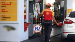 Gobierno congela precios de principales combustibles