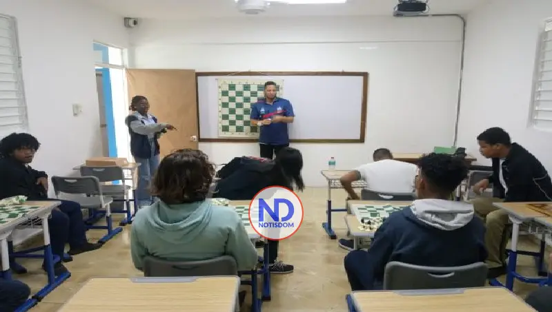 INEFI y Federación imparten Taller de Ajedrez en S. Domingo