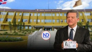 Leonel Fernández y dirigentes de la Fuerza del Pueblo reciben la nueva cédula en la JCE