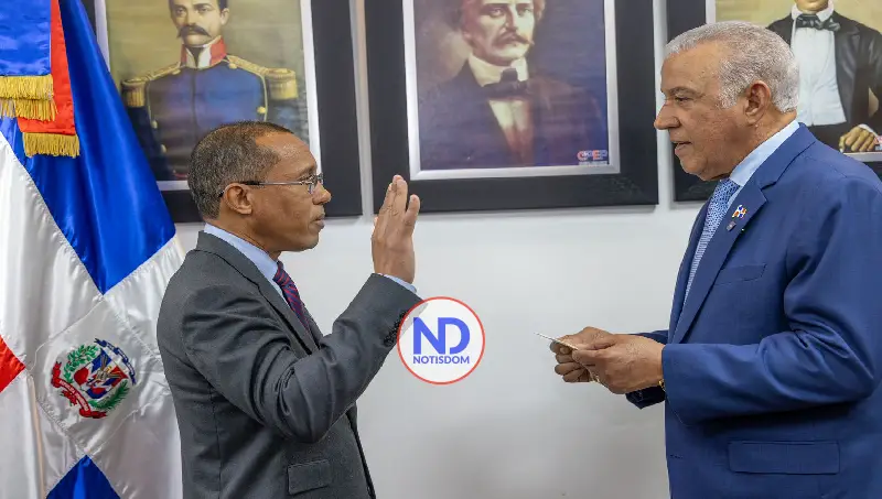 Geraldo Espinosa asume como contralor general de la República