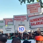 Agrónomos marchan al Palacio en demanda aumento salarial