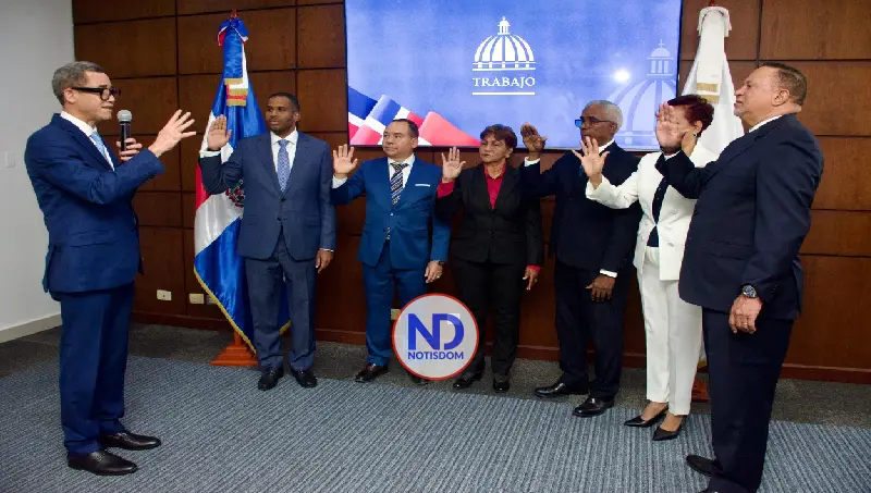 Ministro de Trabajo juramenta viceministros y destaca avances en alza del salario mínimo