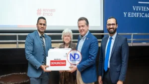 Digeig entrega buzón de denuncias ciudadanas al Ministerio de Vivienda