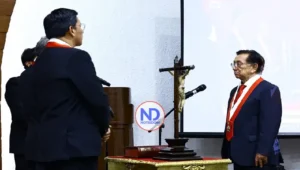 El congresista José María Balcázar jura como nuevo presidente interino de Perú