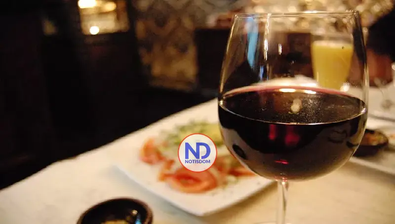 Vino y dieta moderada reducen mortalidad, indica estudio