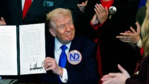 Entra en vigor el nuevo arancel global 15% impuesto por Trump