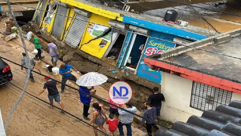 Colapsan varios comercios y viviendas en Gaspar Hernández por lluvias 2 Colapsan varios comercios y viviendas en Gaspar Hernández por lluvias