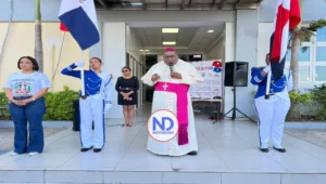 Obispo resalta el valor de los símbolos patrios en centro educativo