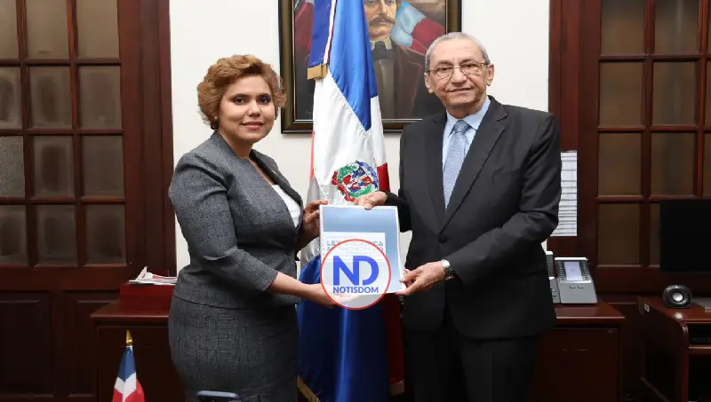 ProCompetencia entrega al Poder Ejecutivo anteproyecto de reforma a Ley 42-08 2 ProCompetencia entrega al Poder Ejecutivo anteproyecto de reforma a Ley 42-08