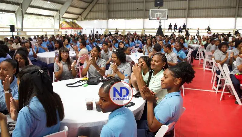NOTISDOM FOTOS PF2026 2026 02 15T195111.710 Abinader impulsa a la juventud hacia las ciencias y los idiomas: “Son las carreras con mayor demanda”