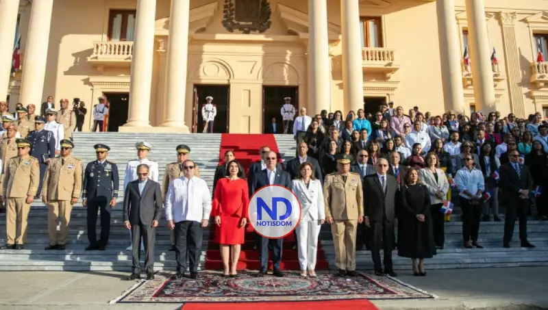 Abinader reafirma compromiso con la soberanía en solemne acto por el Día de la Bandera