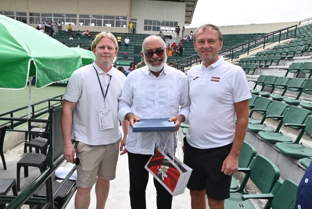 RD le gana a Letonia en Copa Davis 2026; reconocen al director de Fedotenis, Persio Maldonado 5 Persio Maldonado Ivans Kuzovenkovs y Egils Valeinis RD le gana a Letonia en Copa Davis 2026; reconocen al director de Fedotenis, Persio Maldonado