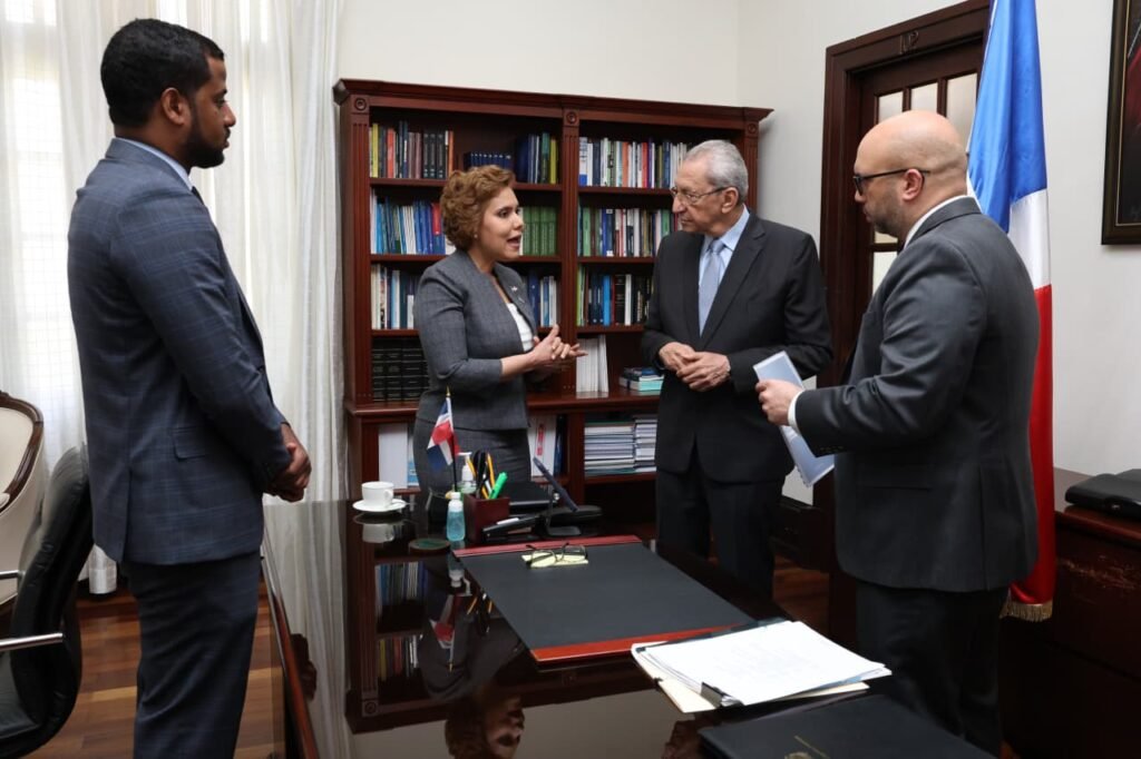 ProCompetencia entrega al Poder Ejecutivo anteproyecto de reforma a Ley 42-08 5 ProCompetencia 4 ProCompetencia entrega al Poder Ejecutivo anteproyecto de reforma a Ley 42-08