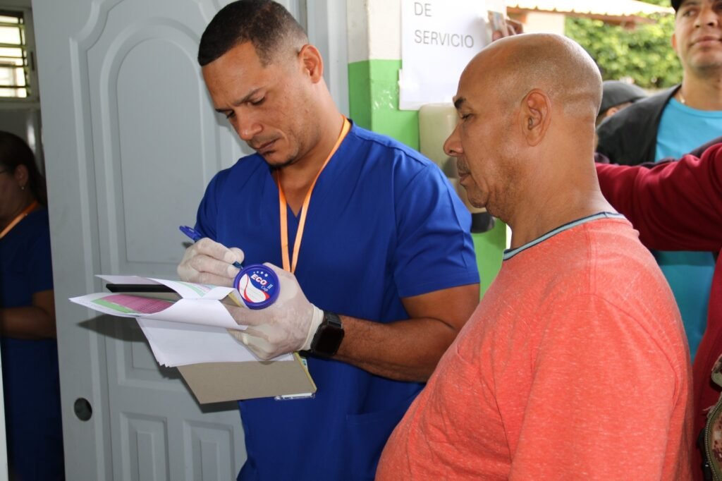 Pruebas de dopaje a conductores de la OMSA 1 OMSA realiza pruebas de dopaje a colaboradores en SD, Santiago y Barahona