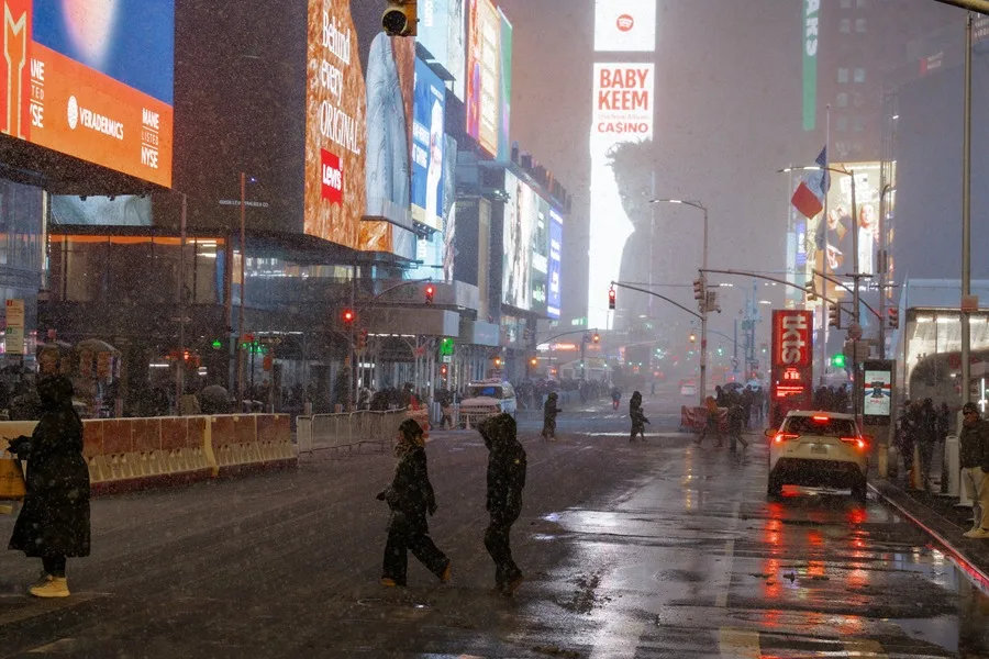 Times Square Nueva York Nueva York y otros seis estados declaran estado de emergencia