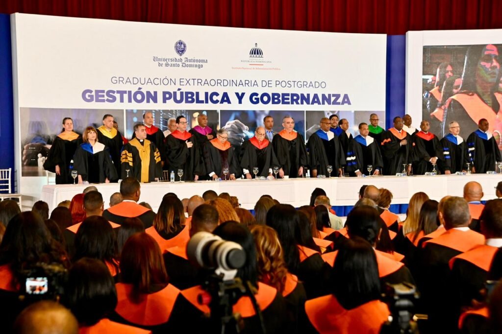 Abinader sostiene la profesionalización es clave para fortalecer el aparato público que necesita competencias 3 Abinader encabeza graduacion de 199 servidores publicos formados por el INAP y la UASD Abinader sostiene la profesionalización es clave para fortalecer el aparato público que necesita competencias