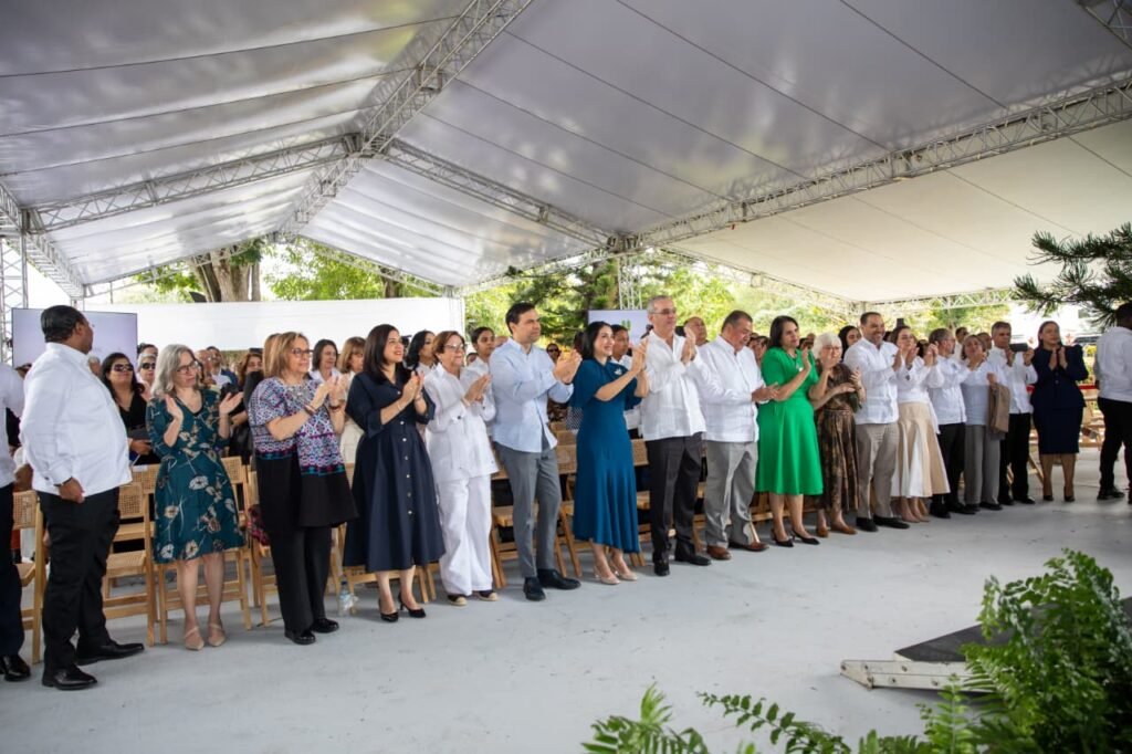 Acto por Minerva Mirabal 1 Presidente Abinader resalta lucha de Minerva Mirabal durante acto por aniversario