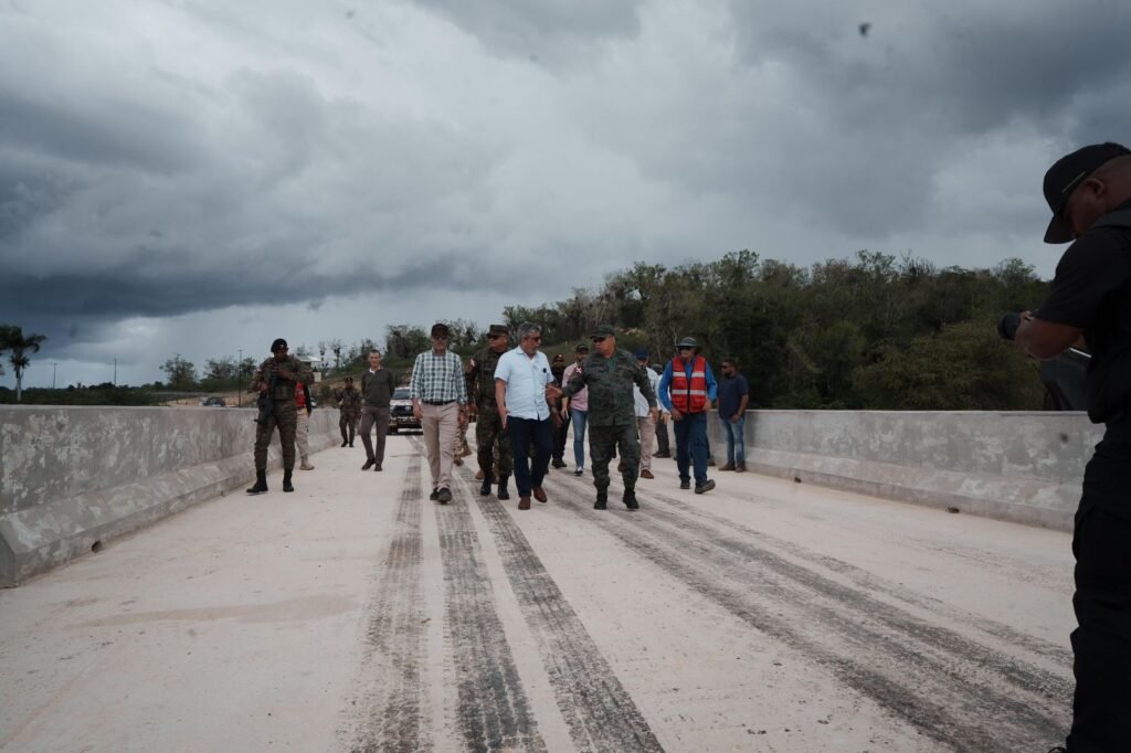 Ministro de Defensa supervisa avances de la verja perimetral fronteriza en la zona norte 4 Carlos Antonio Fernandez Onofre 7 Ministro de Defensa supervisa avances de la verja perimetral fronteriza en la zona norte