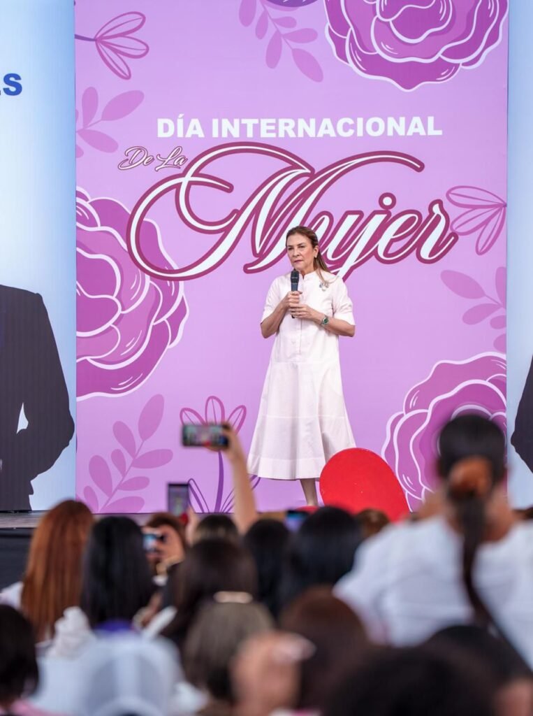 Carolina Mejia 19 Carolina recibe respaldo de mujeres líderes en encuentro por el Día Internacional de la Mujer
