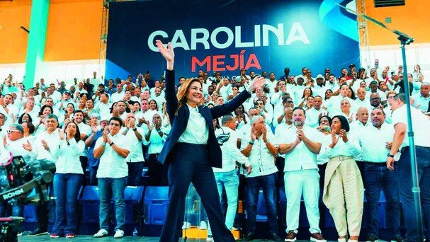 Carolina pide a dominicanos no volver al pasado; recibe apoyo 3 Carolina Mejia 23 Carolina pide a dominicanos no volver al pasado; recibe apoyo