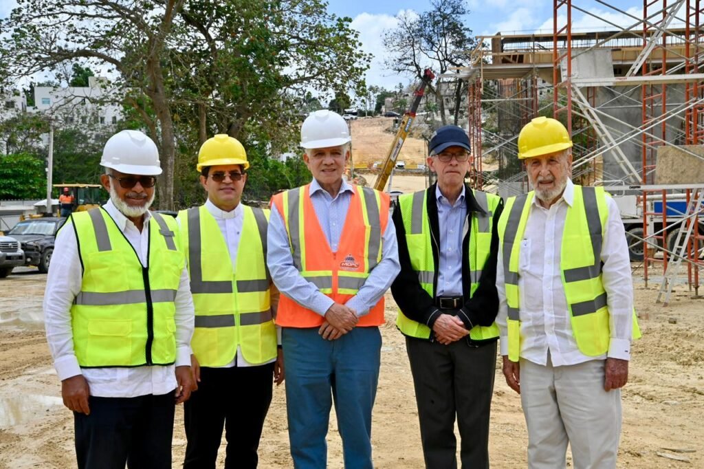 Comisión que vigila uso de fondos de Aerodom supervisa obras de solución vial que ejecuta el MOPC en SD 5 Comision que vigila uso de fondos de Aerodom 3 Comisión que vigila uso de fondos de Aerodom supervisa obras de solución vial que ejecuta el MOPC en SD