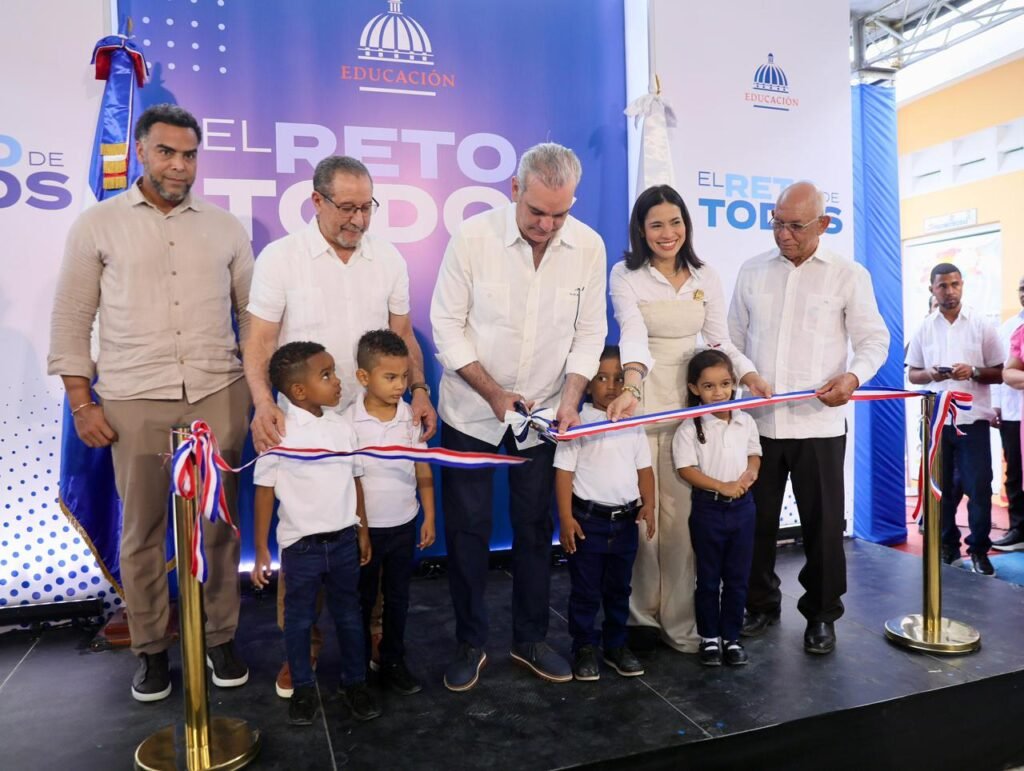 Gobierno inaugura centro educativo inicial reconvertido para 175 niños; honra legado de Nelsy Cruz, fallecida en Jet Set 3 Corte de cinta de la inauguracion Gobierno inaugura centro educativo inicial reconvertido para 175 niños; honra legado de Nelsy Cruz, fallecida en Jet Set