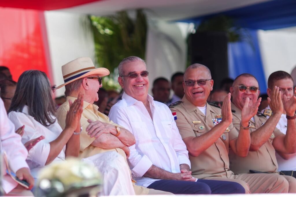 Desfile Abinader encabeza desfile en el 182 aniversario de la Batalla del 19 de Marzo, en Azua