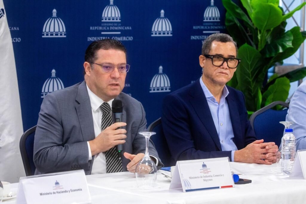 Yayo Sanz Lovatón anuncia ofensiva nacional contra el comercio ilícito 3 Eduardo Sanz Lovaton y Eddy Olivares Yayo Sanz Lovatón anuncia ofensiva nacional contra el comercio ilícito