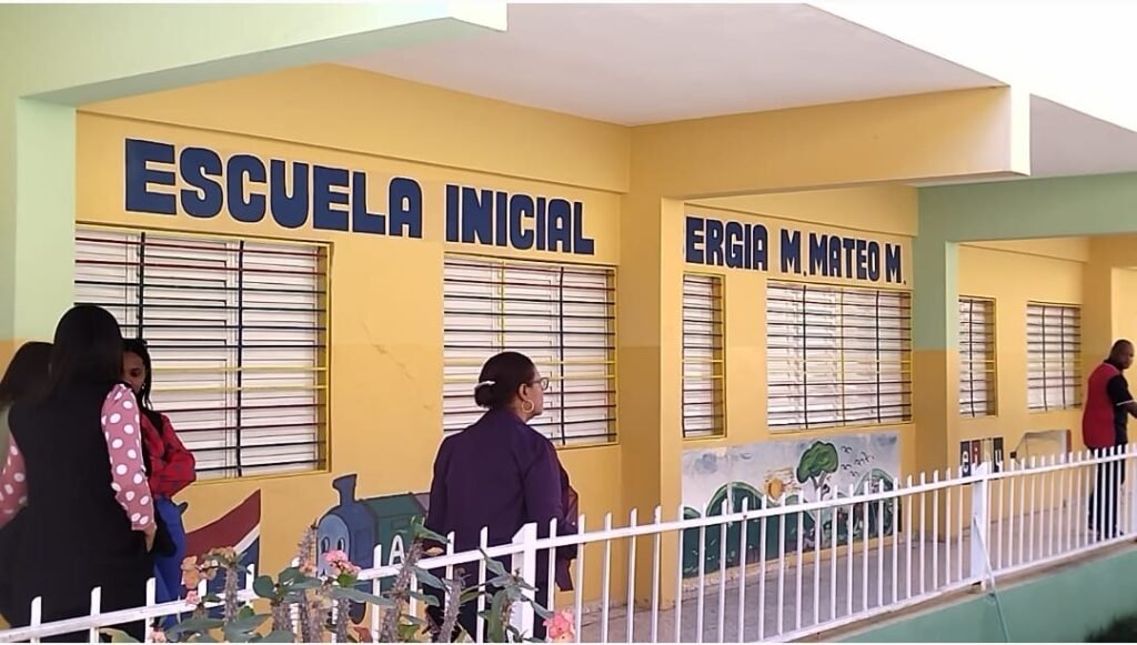 Suspenden docencia por colapso de pared en una escuela de Las Matas de Farfán 3 Escuela Inicial Sergia Maria Mateo Suspenden docencia por colapso de pared en una escuela de Las Matas de Farfán
