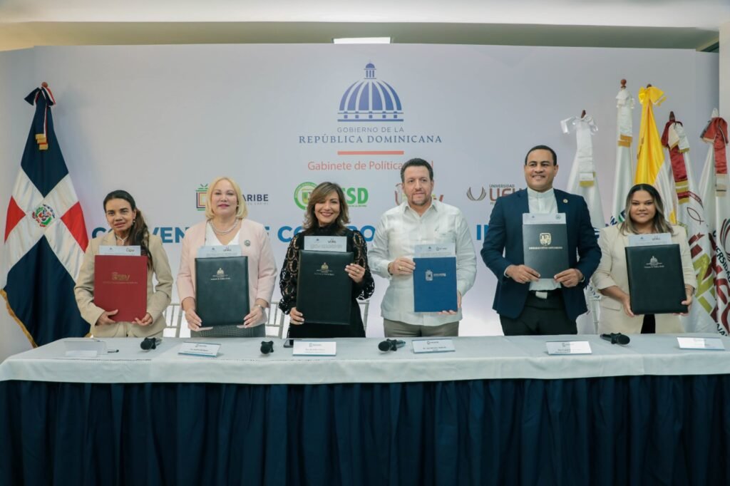 Geanilda Vasquez Y Jose Alejandro Aybar 1 Gabinete de Política Social firma acuerdos con universidades para ampliar pasantías y formación de jóvenes