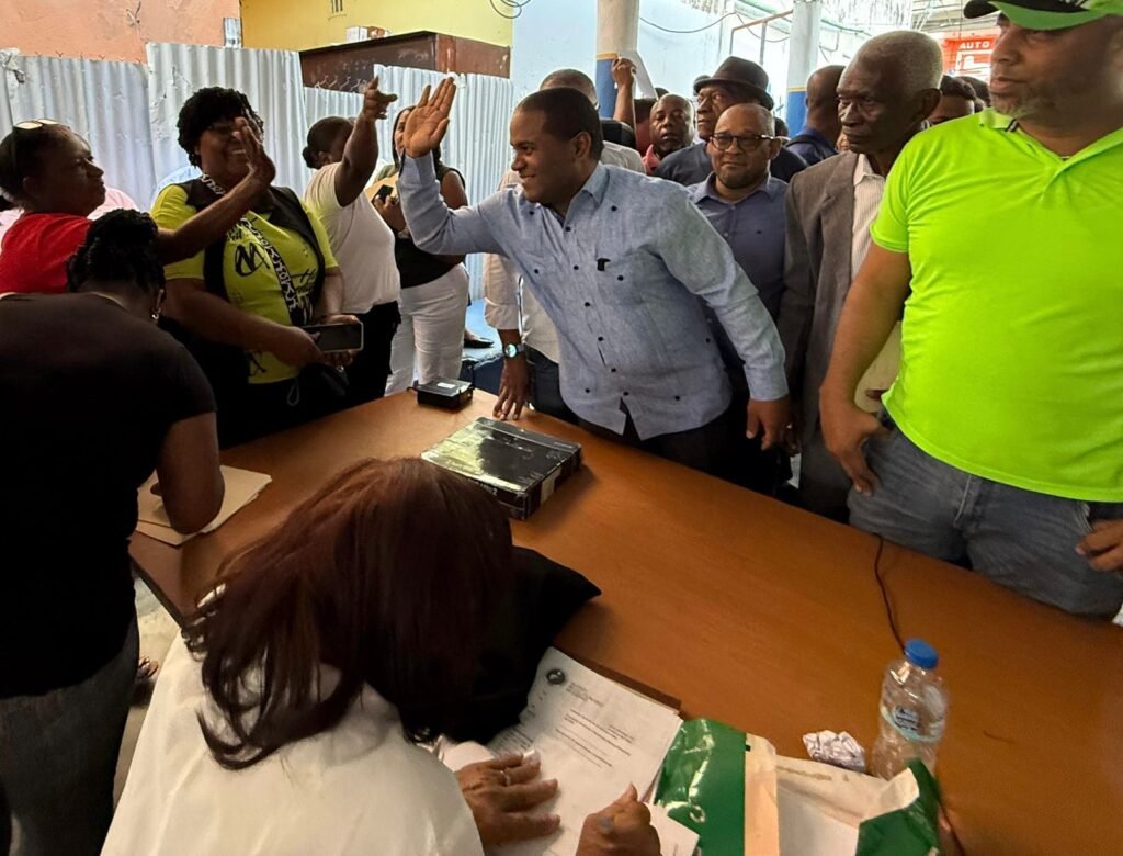 Juan Herrera formaliza inscripción para presidencia del PRM en SDN 3 Juan Herrera Juan Herrera formaliza inscripción para presidencia del PRM en SDN