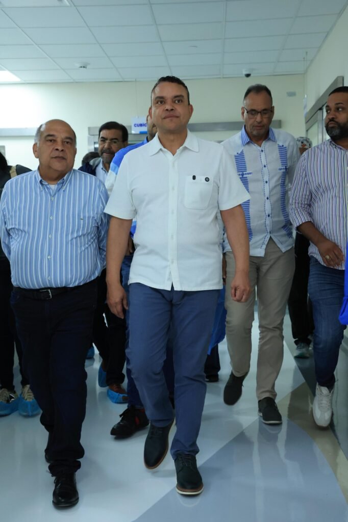 Julio Landron 10 SNS impulsa nuevas obras de salud en Santiago, La Vega y Pantoja por un monto de RD$348 millones