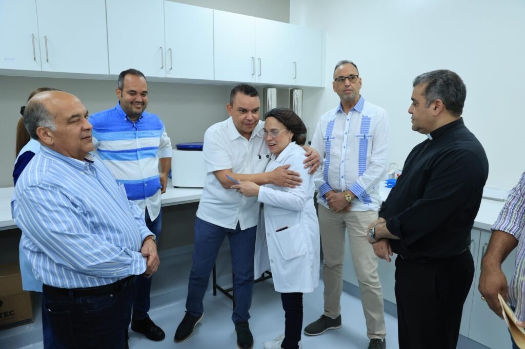 Julio Landron 11 1 SNS impulsa nuevas obras de salud en Santiago, La Vega y Pantoja por un monto de RD$348 millones