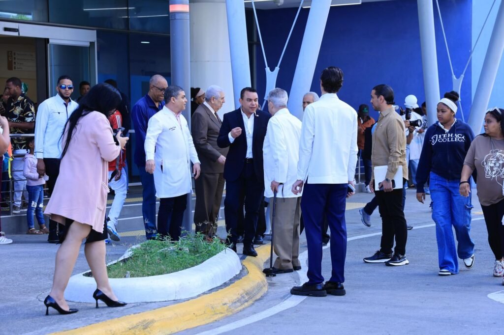 Julio Landron 16 SNS entrega tomógrafos dentales en ocho hospitales con una inversión superior a los RD$63 millones