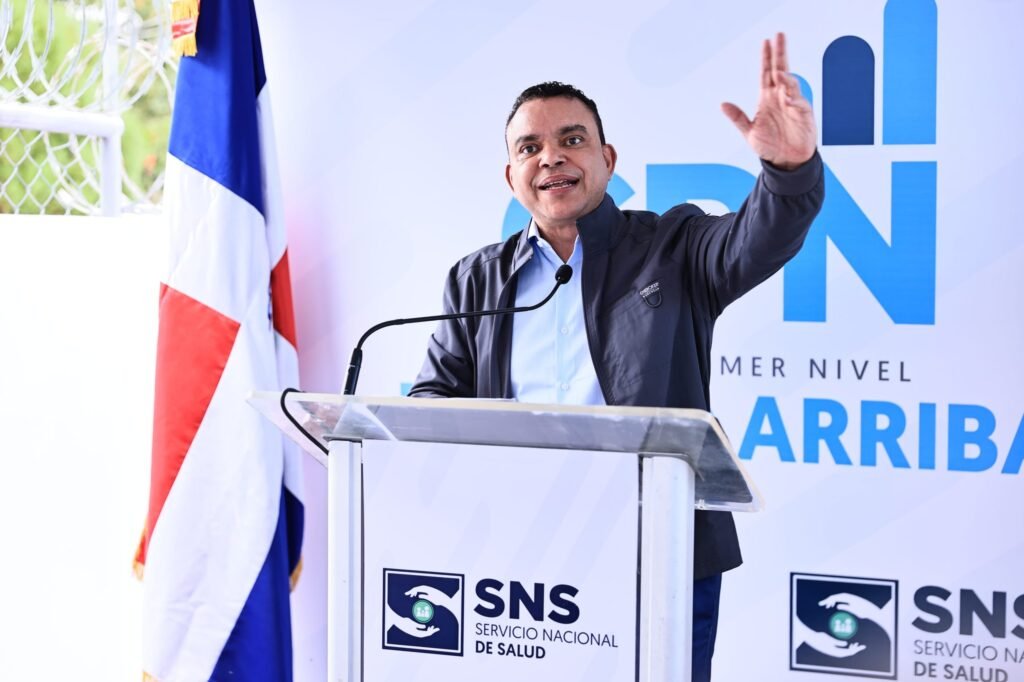 Julio Landron 21 SNS entrega centros renovados de atención primaria en San Cristóbal y Peravia