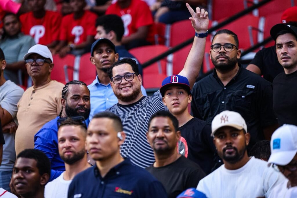 Junior Caminero 4 Travesía de RD rumbo a Clásico inicia en el Estadio Quisqueya “repleto” de niños