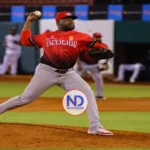 Héctor Neris y Jimmy Paredes continuarán con los Leones