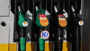 El petróleo y el gas se disparan y las bolsas caen tras ataques a Irán