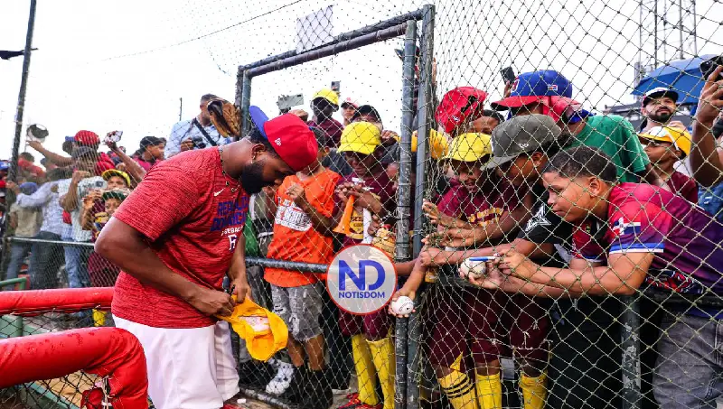 Travesía de RD rumbo a Clásico inicia en el Estadio Quisqueya “repleto” de niños