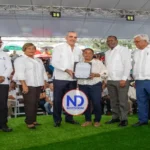 Abinader entrega 442 títulos de propiedad a familias de Hato Nuevo II