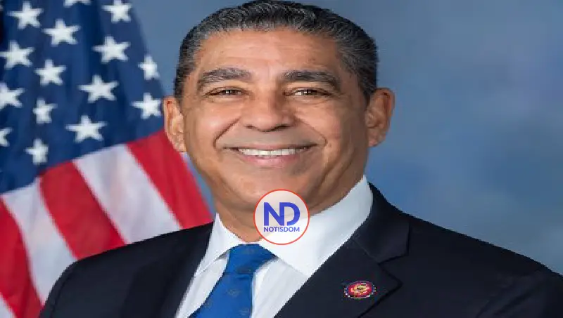 Espaillat y Wyden lideran a casi 70 demócratas que piden investigar compra de datos por ICE