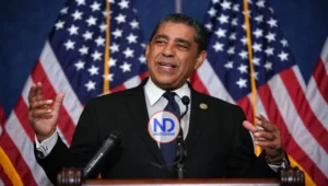 Espaillat lidera presión en el Congreso que precedió a la salida de Kristi Noem del DHS